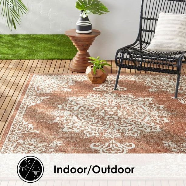 Nicole Miller New York Patio Country Azalea Indoor/Outdoor Area