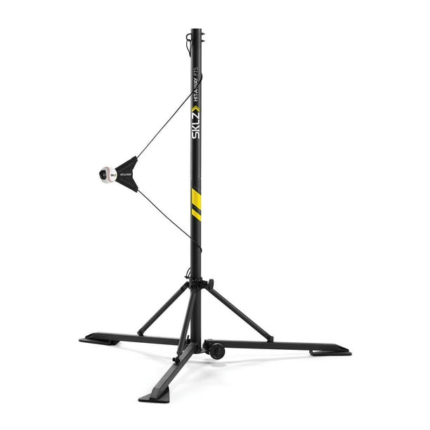 Une caméra de sécurité avec une caméra attachée qui a une ombre dessus
