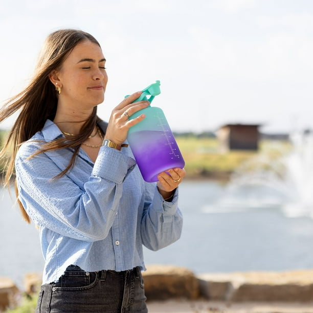 Simple Modern 64-oz Tritan Plastic Summit With Simple Flip Straw