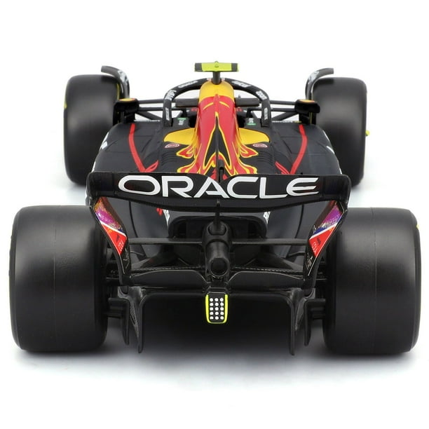 Bburago Formula One Racing 1:24 Race Cars with Driver Figures, 2