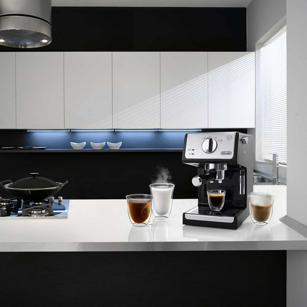 De'Longhi ECP3220 15-Bar Pump Espresso and Cappuccino Machine
