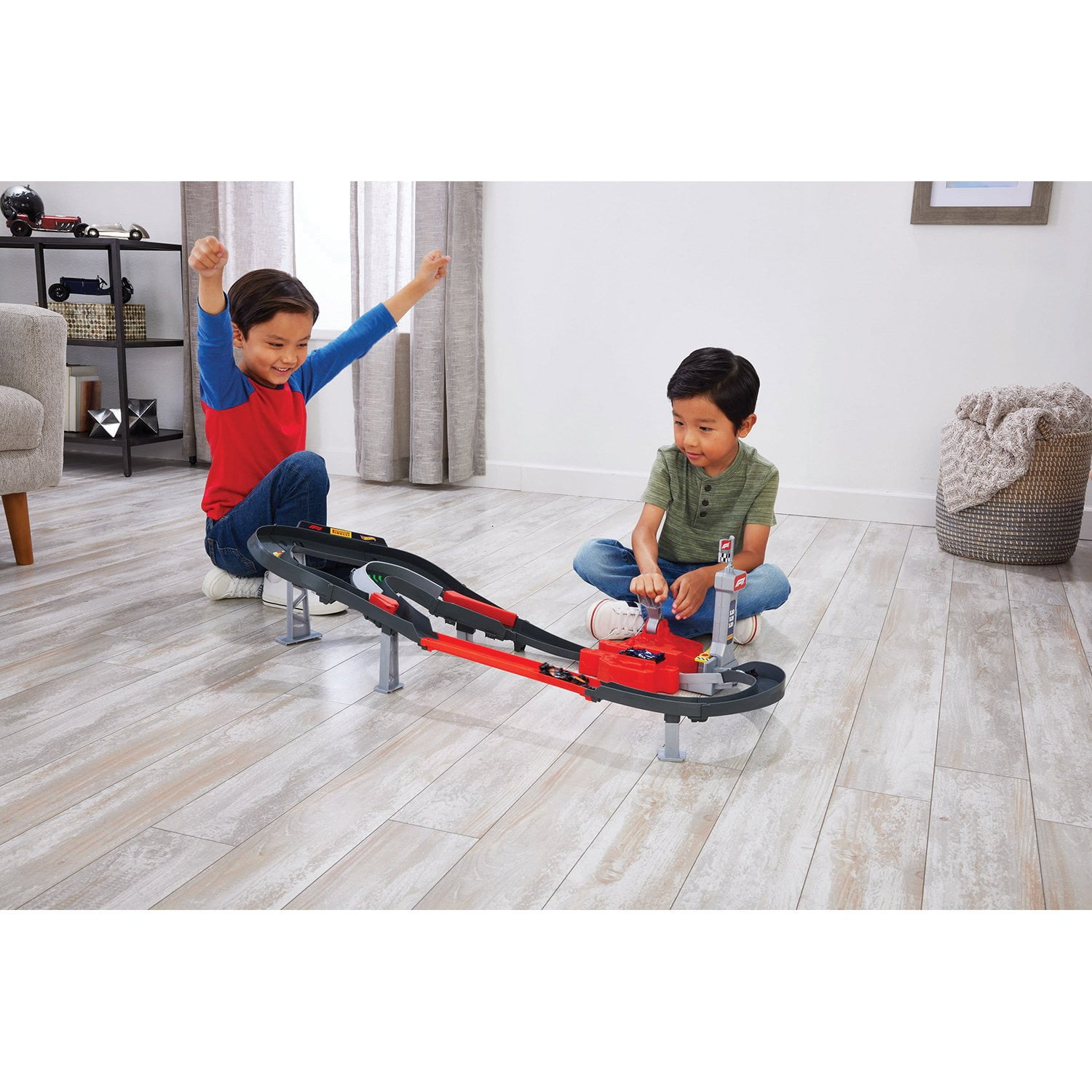 Hot Wheels Racing Formula 1 Sprint Race Circuit Track Set with 3 Die-Cast Toy Cars