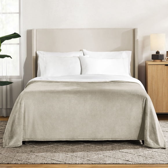 Member's Mark Herringbone Velvet Plush Blanket