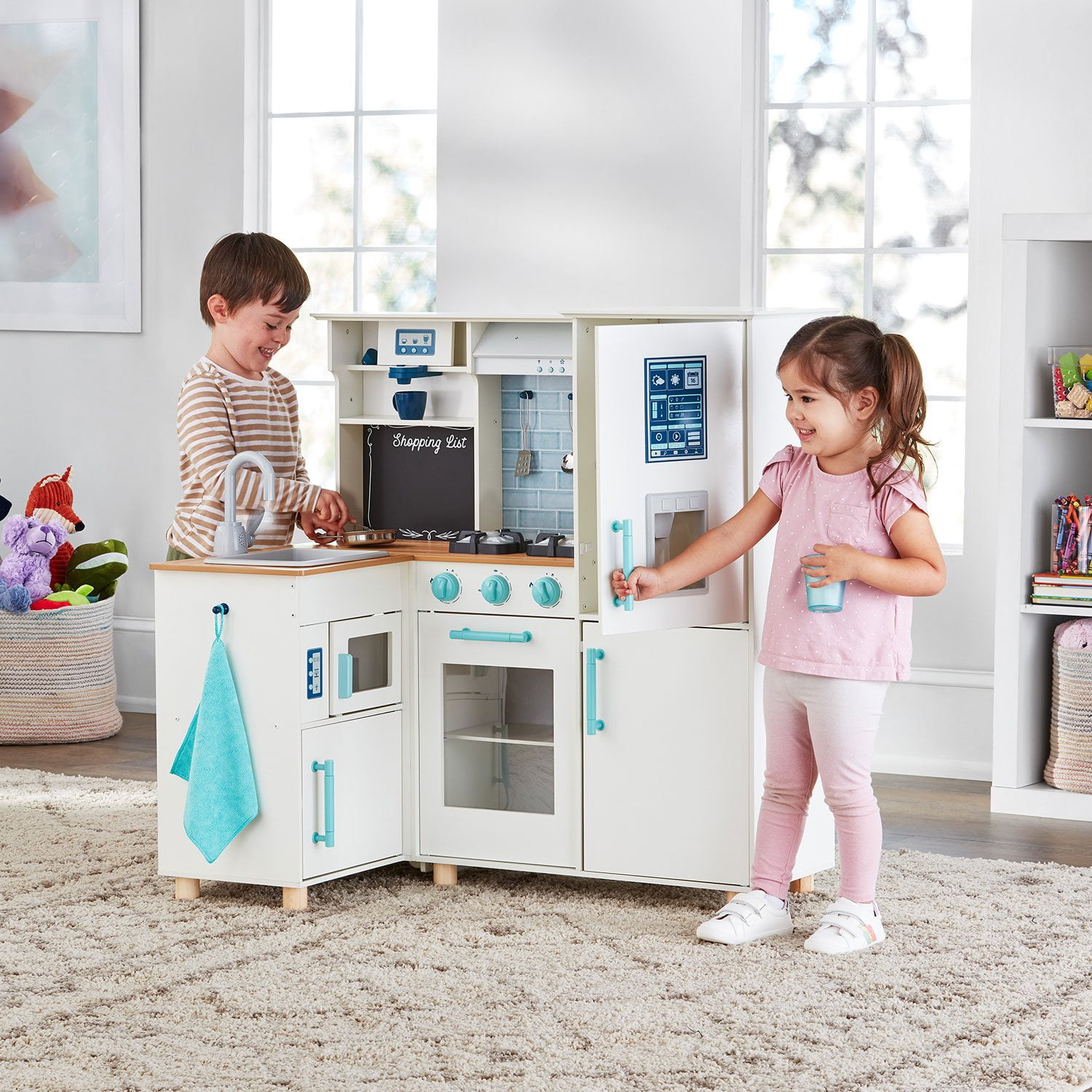 Member's Mark Deluxe Wooden Kitchen Play Center