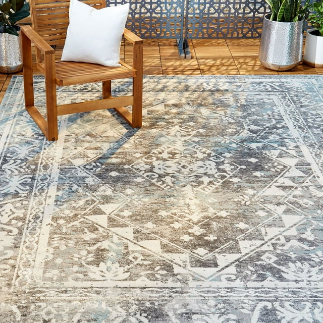 Nicole Miller New York Patio Sofia Ivy Area Rug