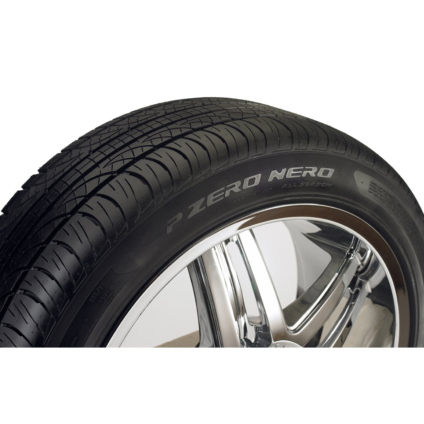 NERO P ZERO NERO™ ALL SEASON 255/40R19 96W | Pirelli