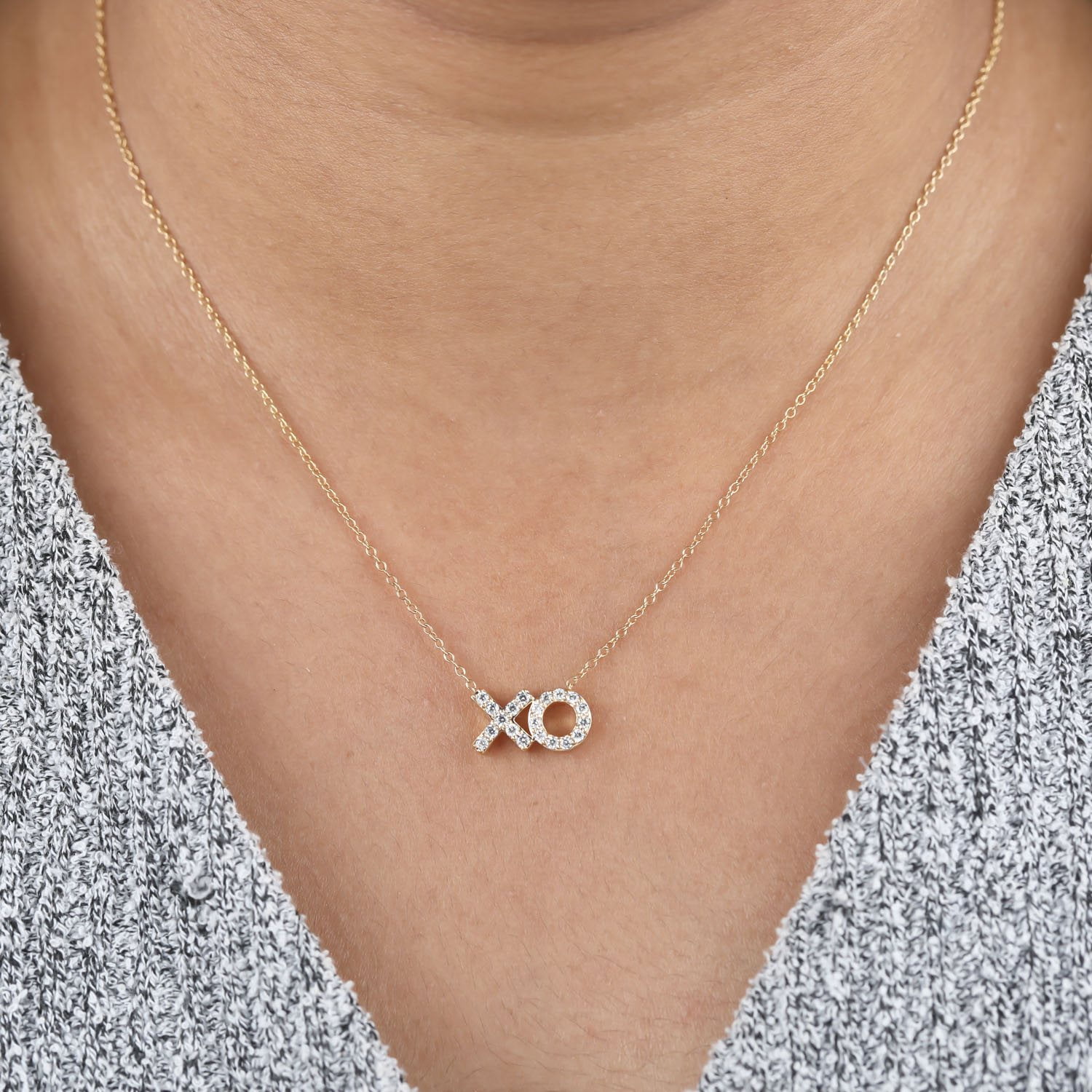 0.25 CT. T.W. Round Cut X & O Diamond Pendant Necklace in