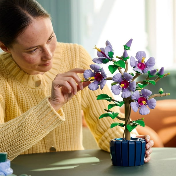 LEGO Botanicals Hibiscus Flower Building Set, 660 pc. - Samsclub.com