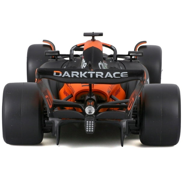 Bburago Formula One Racing 1:24 Race Cars with Driver Figures, 2