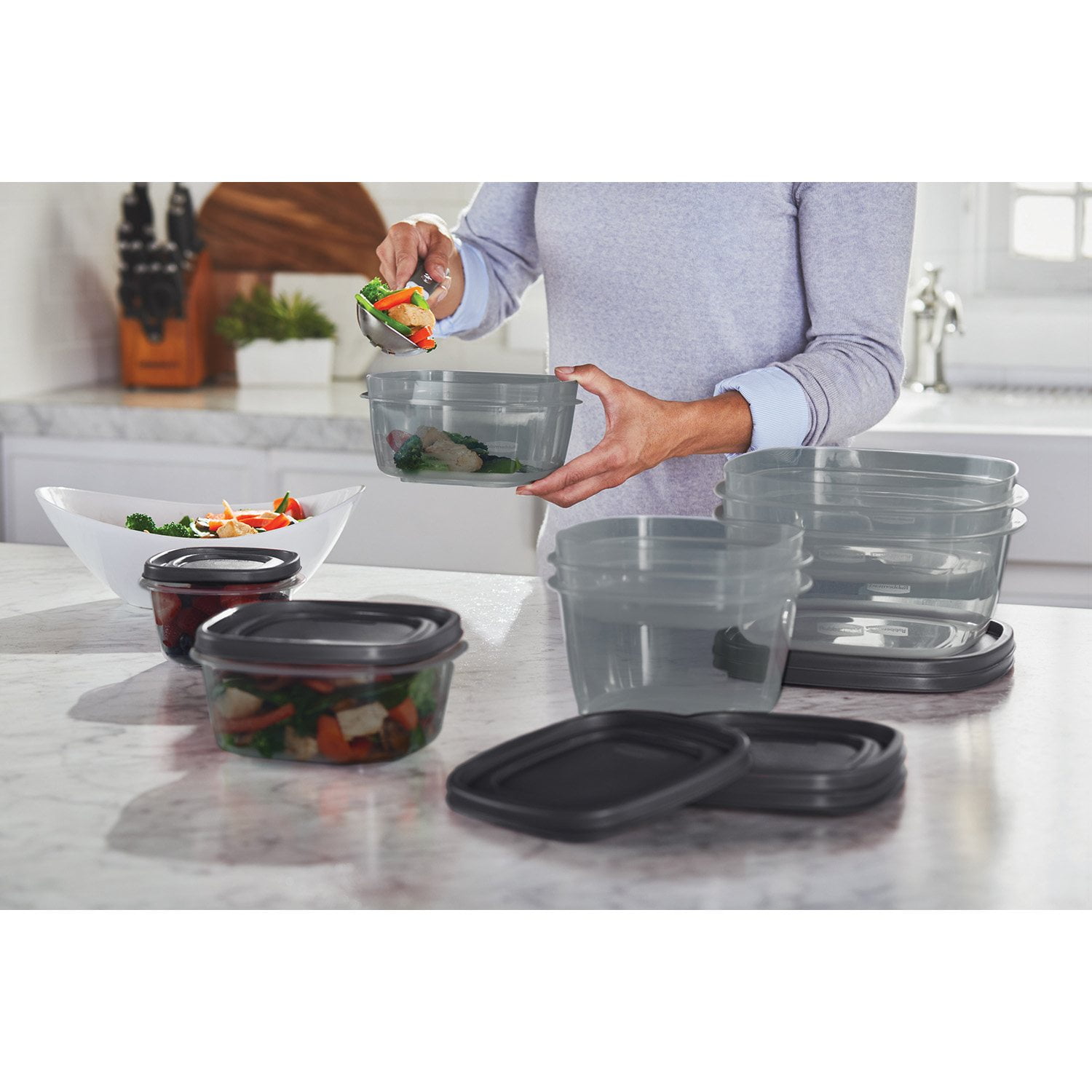 Rubbermaid Easy Find Lids Food Storage Containers - Thumbnail 4
