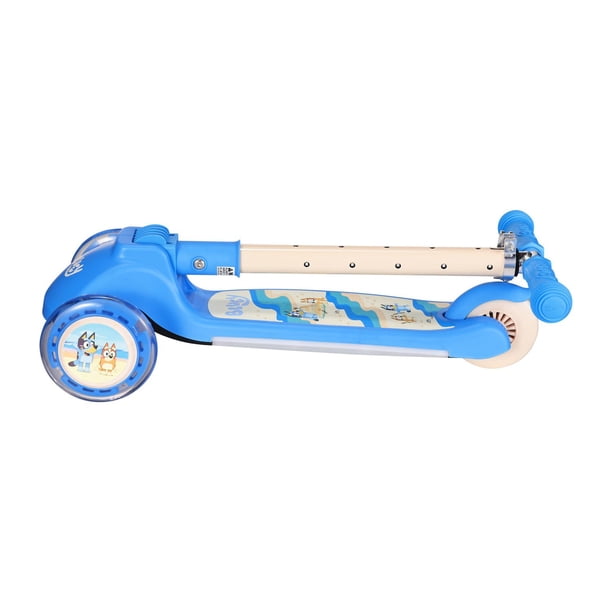 Licensed Tilt and Turn 3-Wheel Scooter with Light up Wheels