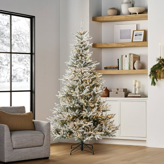 Member's Mark 7.5' Pre-Lit Snowy Georgia Christmas Tree