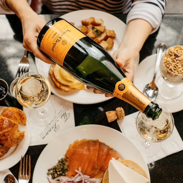 Veuve Clicquot Brut Yellow Label Champagne Wine, 750 ml - Samsclub.com