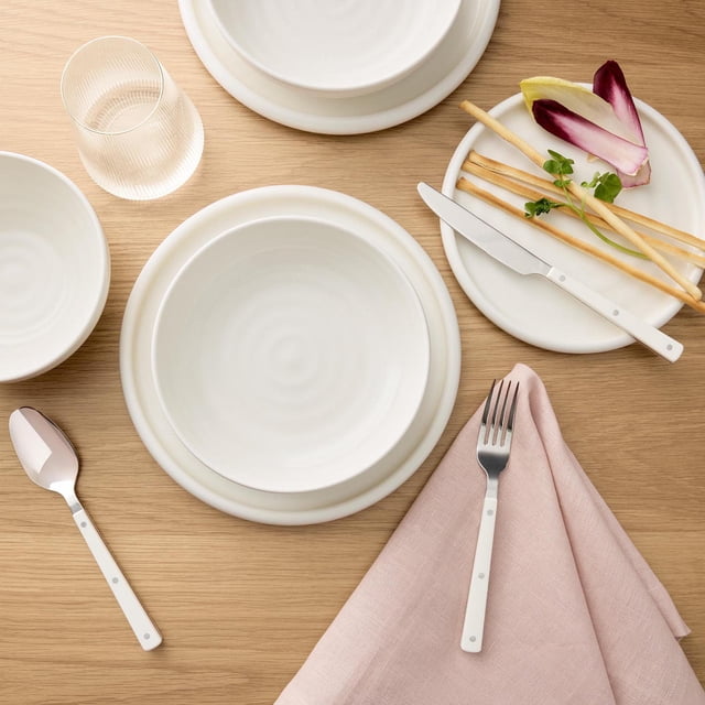 Member's Mark 16-Piece Bubble Reactive Dinnerware Set