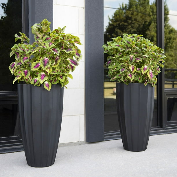 Mayne Sedona 28in Tall Planter - Black