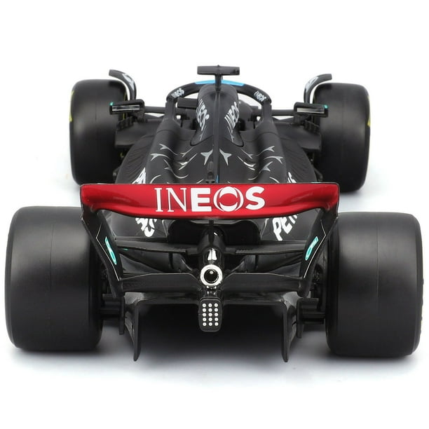 Bburago Formula One Racing 1:24 Race Cars with Driver Figures, 2