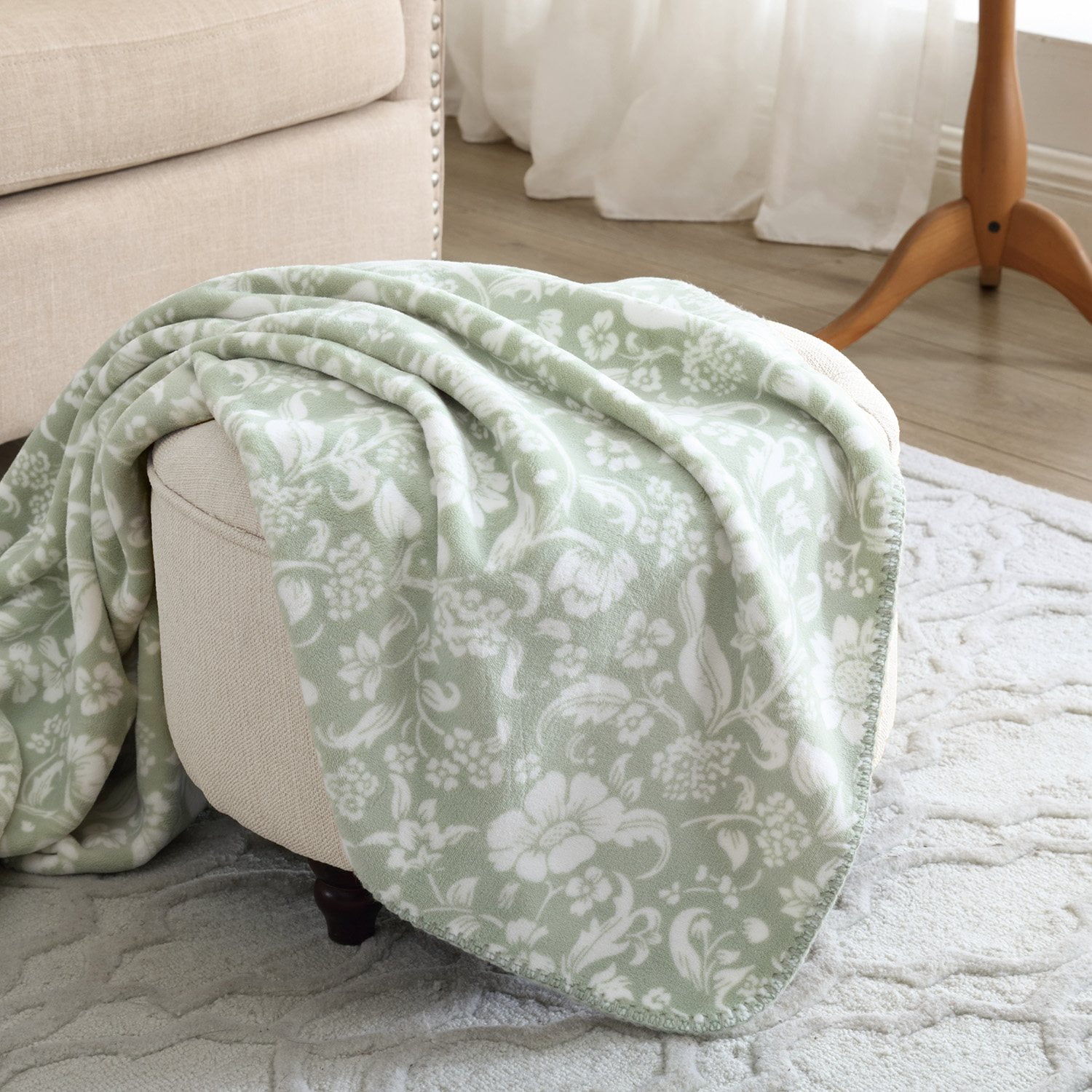 LAURA ASHLEYシルククッション org.jpg