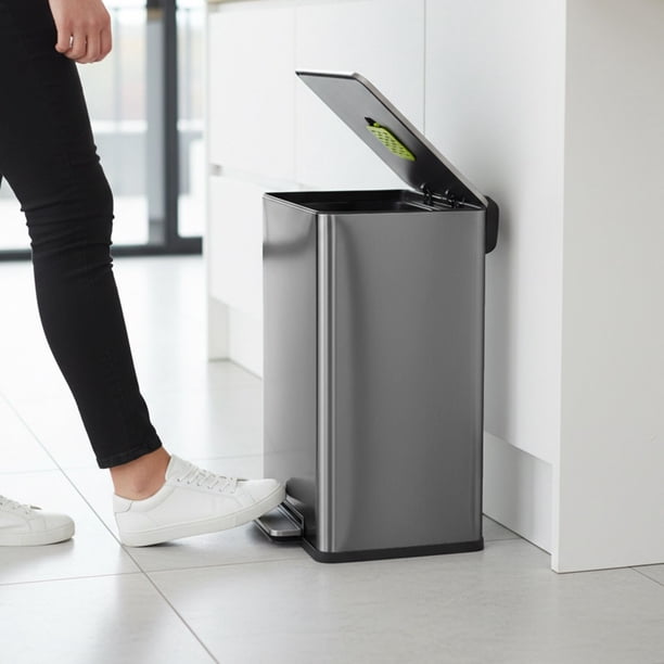 Simpli-Magic 16 Gallon (60L) Infinity Edge Step Trash Can