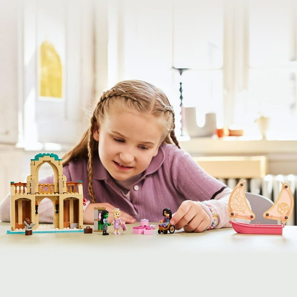 LEGO Wicked Glinda, Elphaba & Nessarose at Shiz University