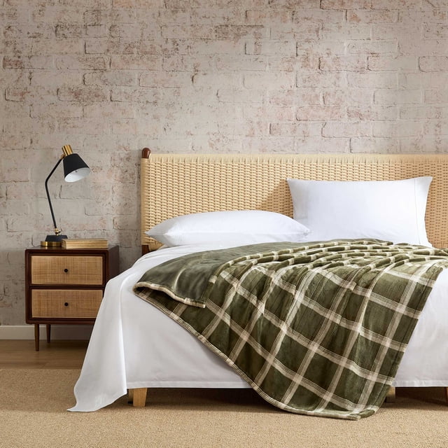 Eddie Bauer Reversible Plaid Heated Plush Throw Blanket, 60"x70"