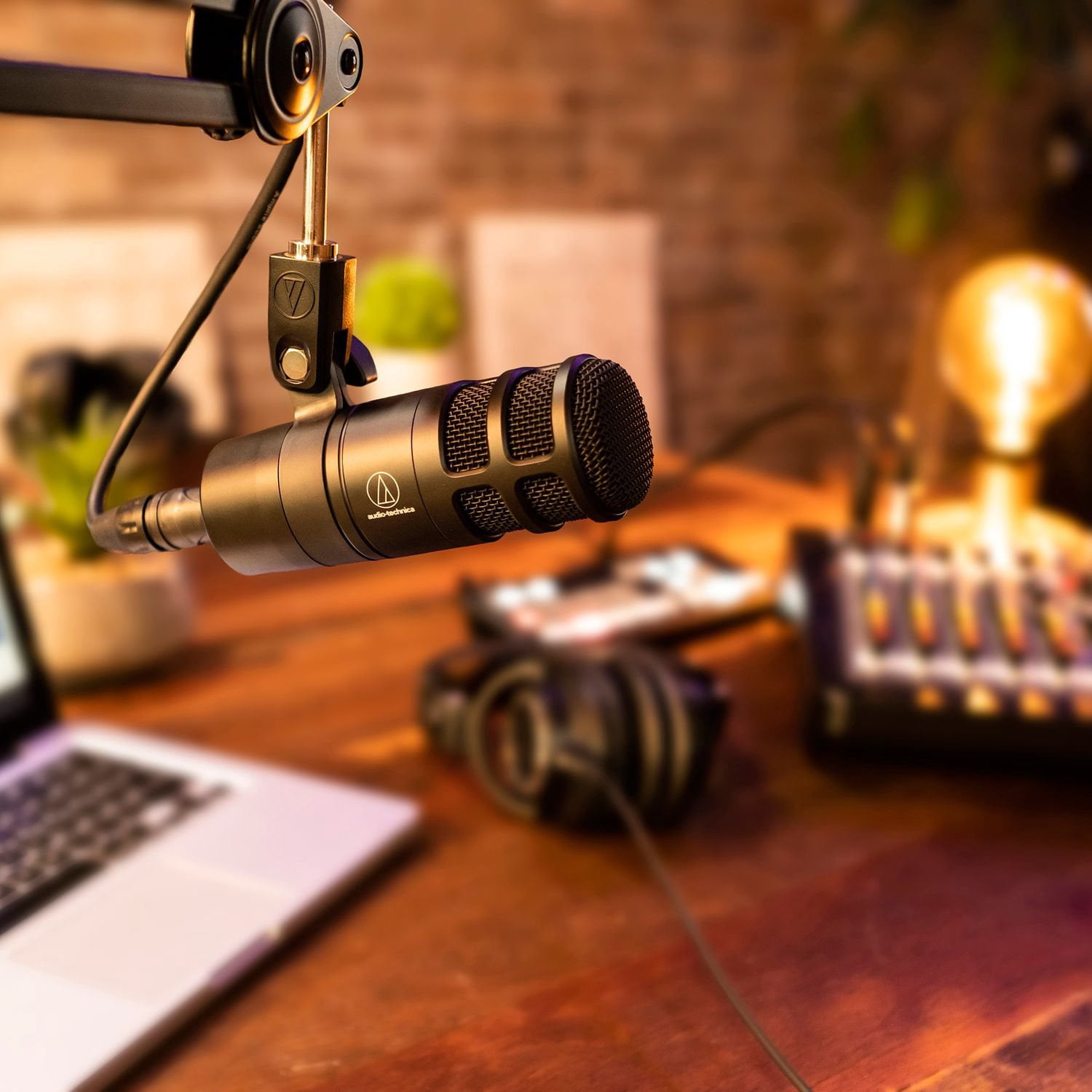 Audio-Technica AT2040 Dynamic Wired Hypercardioid Microphone for
