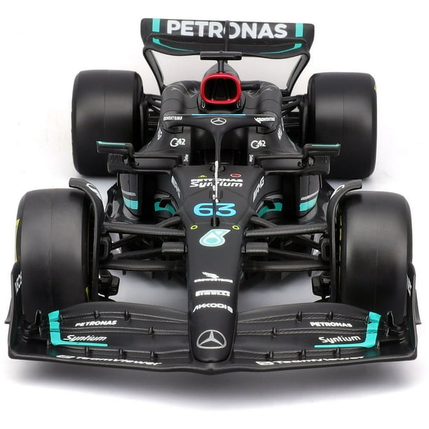 Bburago Formula One Racing 1:24 Race Cars with Driver Figures, 2