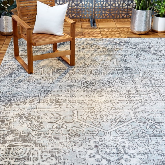 Nicole Miller New York Patio Sofia Fleur Area Rug