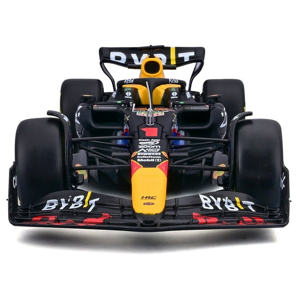 Bburago Formula One Racing 1:24 Race Cars with Driver Figures, 2