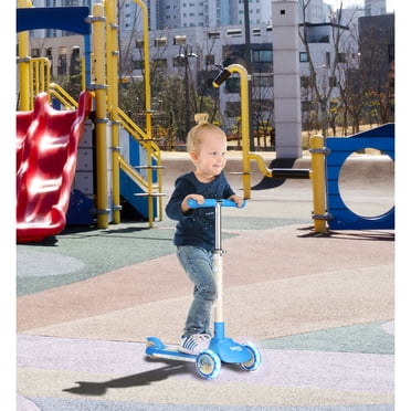 Licensed Tilt and Turn 3-Wheel Scooter with Light up Wheels