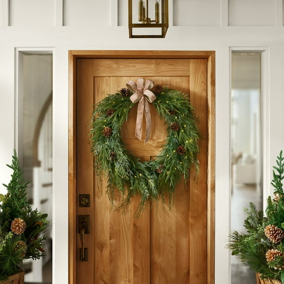 Member's Mark 32" Pre-Lit Natural Cypress Wreath with Pinecones