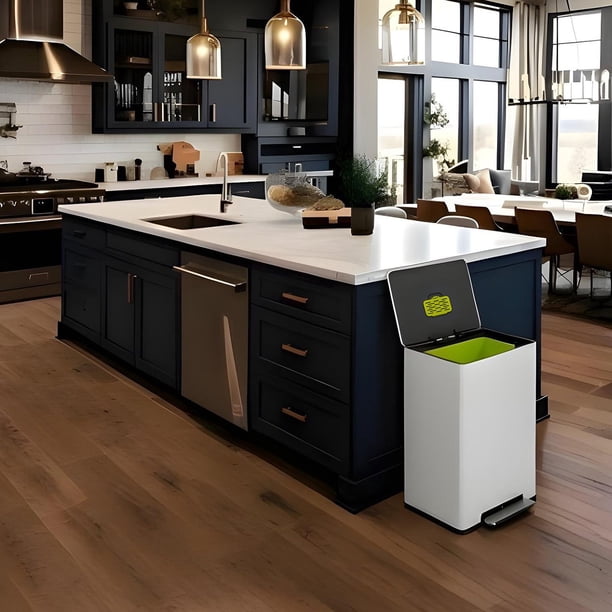 Simpli-Magic 16 Gallon (60L) Infinity Edge Step Trash Can