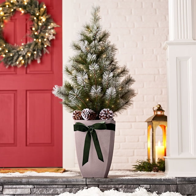 Member's Mark 4' Pre-Lit Decorative Topiary