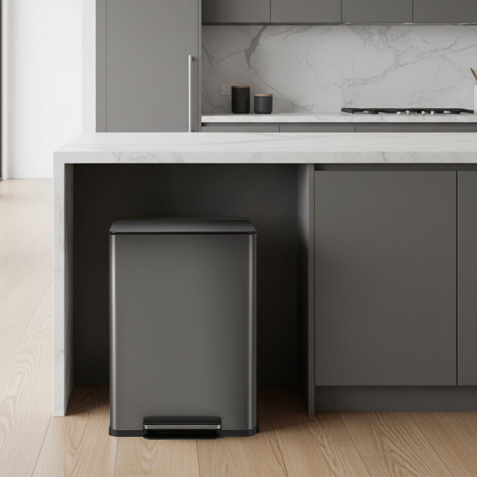 Simpli-Magic 16 Gallon (60L) Infinity Edge Step Trash Can
