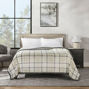Member's Mark Plush Blanket, 109" x 90"