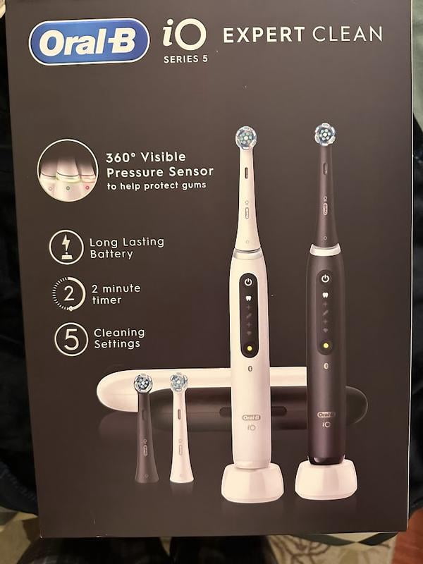 Oral-B iO Series 7 Electric Toothbrush, 2 pk., 4 Brush Heads